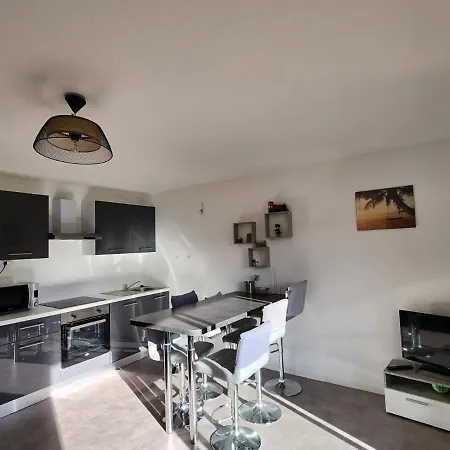 Charles Yourhosthelper Апартаменты *