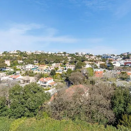 Charles Yourhosthelper דירה