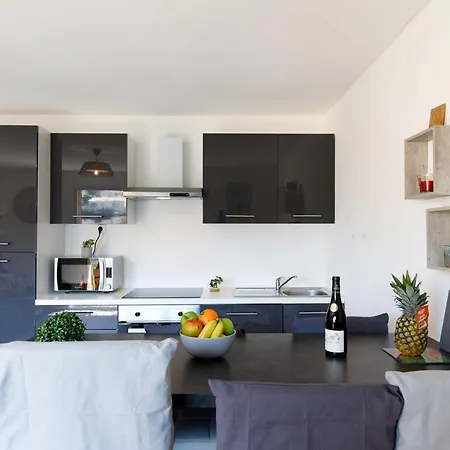 Апартаменты Charles Yourhosthelper