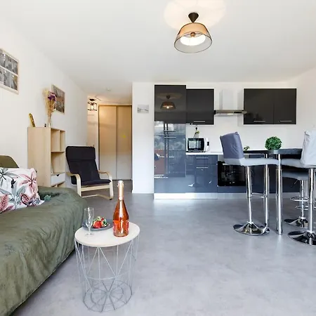 Charles Yourhosthelper דירה Saint-Raphaël