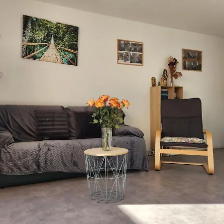 Charles Yourhosthelper Διαμέρισμα *