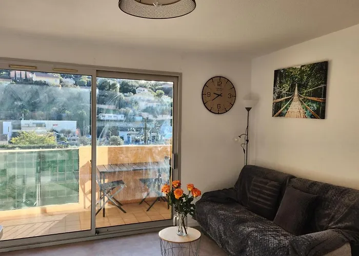 Charles Yourhosthelper *