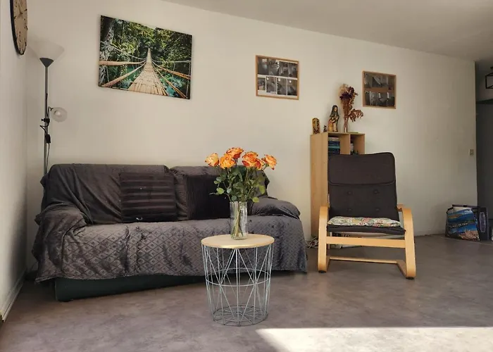 Charles Yourhosthelper Apartamento *