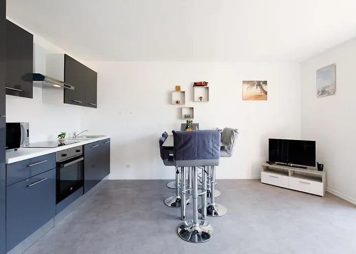 Charles Yourhosthelper