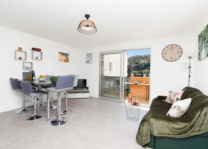 Charles Yourhosthelper