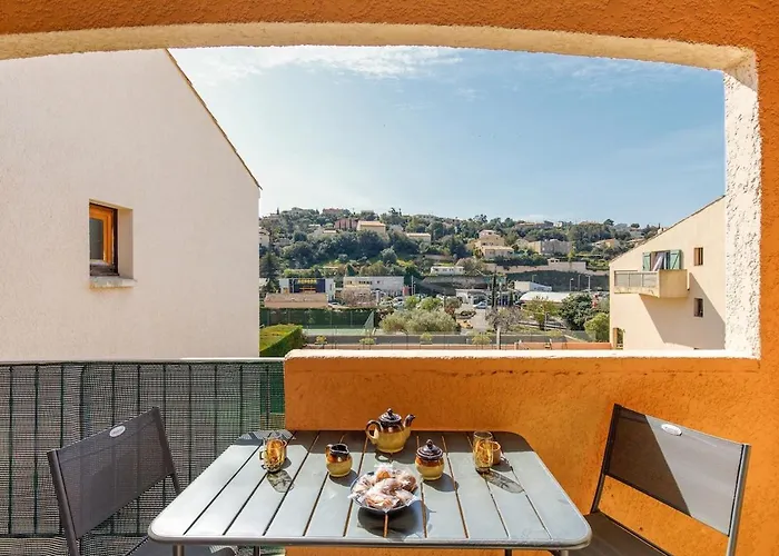 Charles Yourhosthelper *